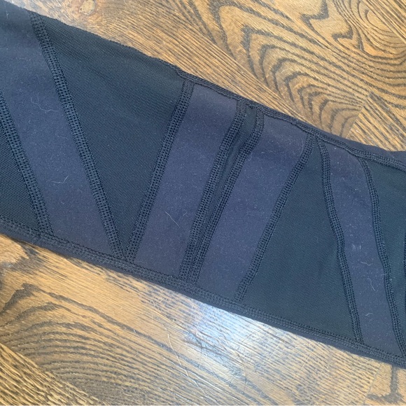Lululemon Tech Mesh Tight - Picture 4 of 7